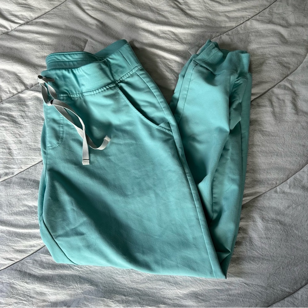 Excellent condition Seaglass Figs jogger scrub pants